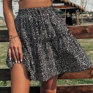 Black and White Skirt XL Elastic Waist with Tie